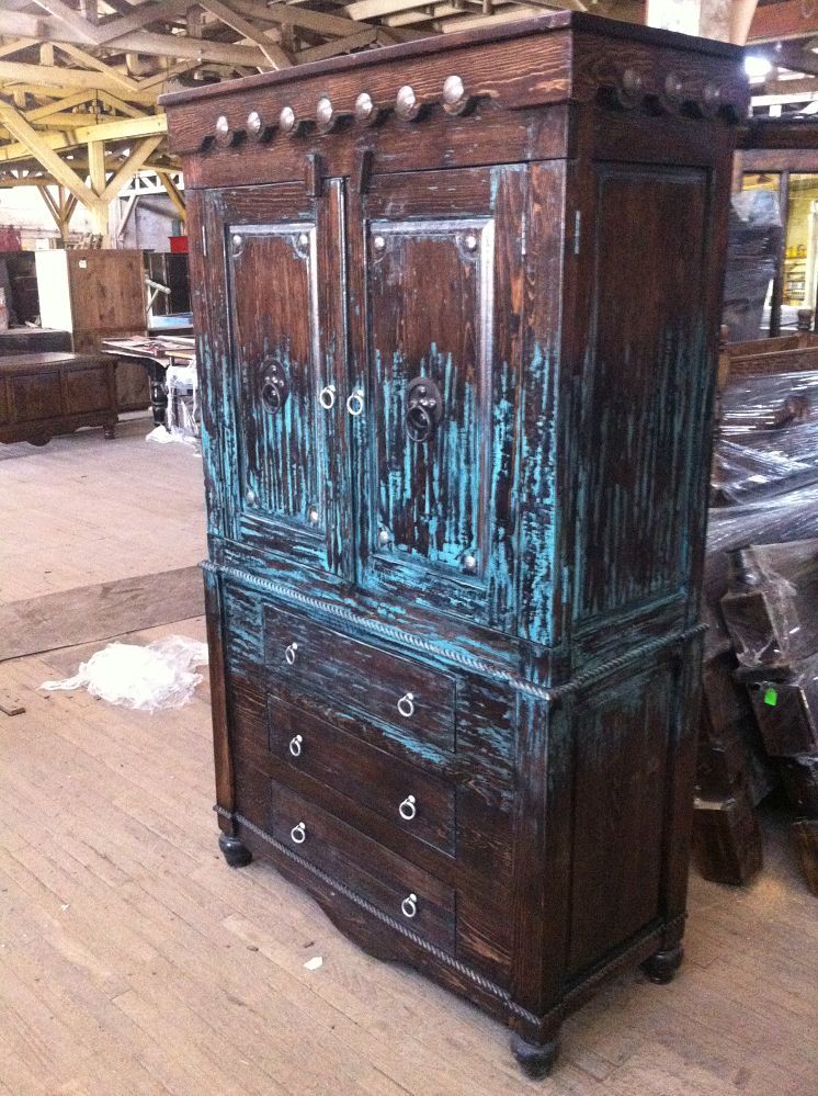 Laquinta Armoire