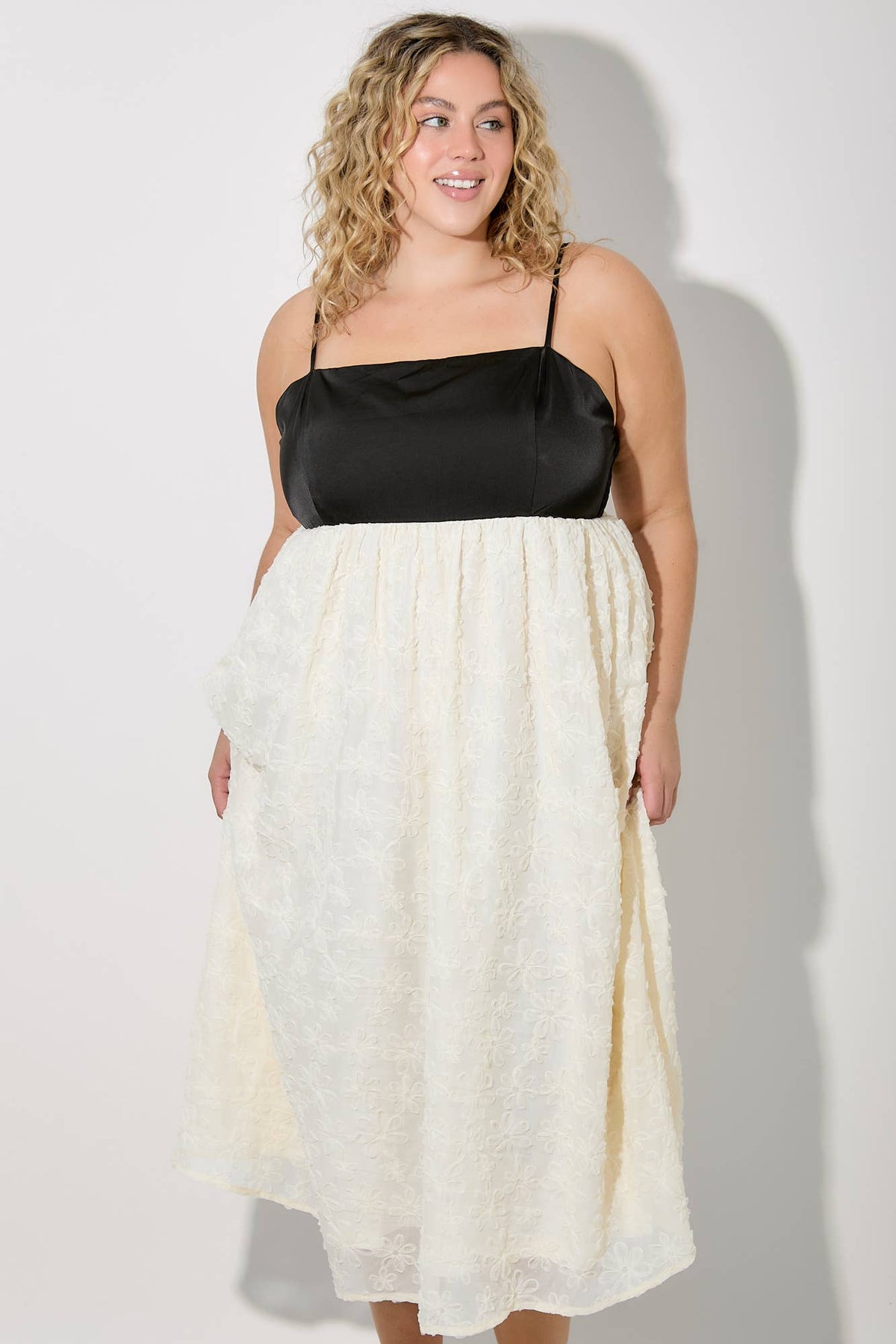 (PLUS SIZE) PRINCESS SEAM SPAGHETTI STRAP TEXTURED DRESS