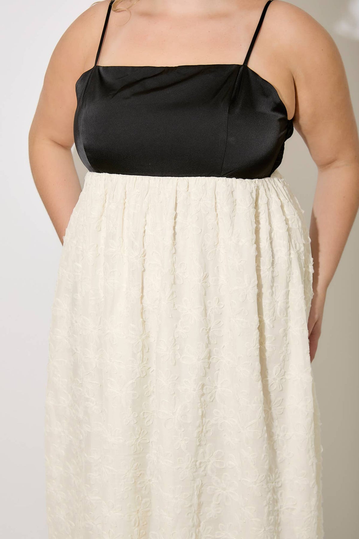 (PLUS SIZE) PRINCESS SEAM SPAGHETTI STRAP TEXTURED DRESS