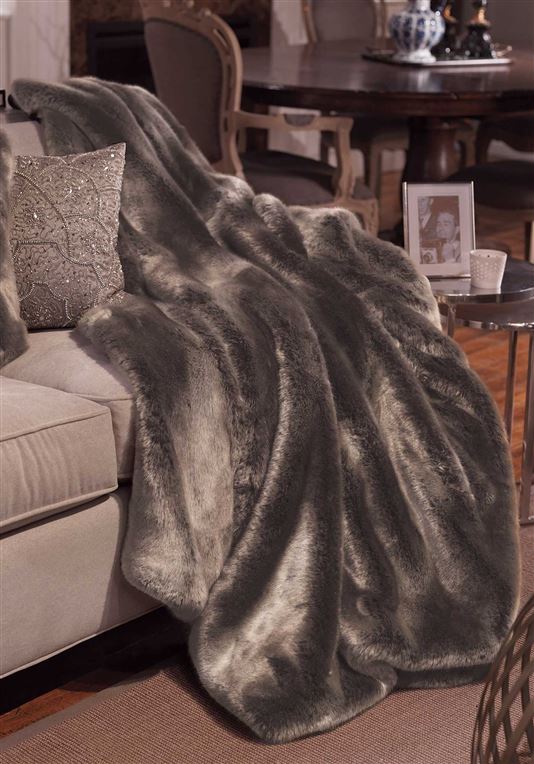 Tundra Wolf Throw Blanket